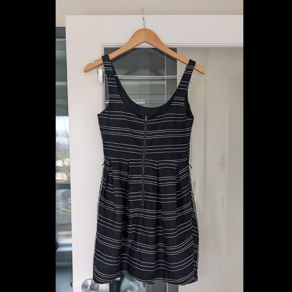 BCBG Generation Dress Size 4 - Picture 3 of 4